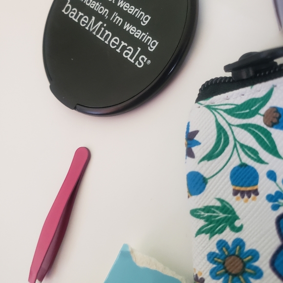 Gerbera Daisy Cosmetic Wristlet Bundle - Picture 3 of 7